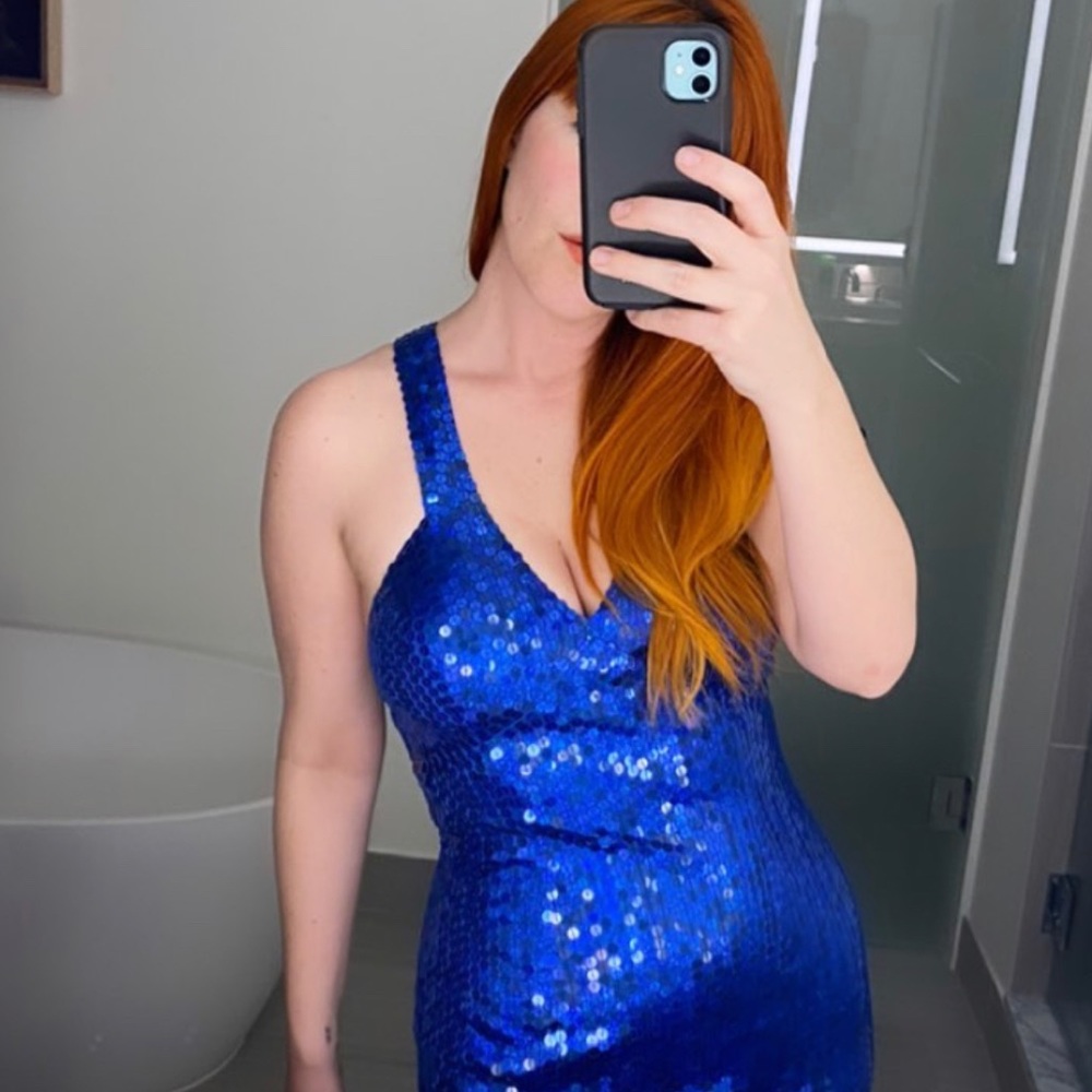 Stunning vintage cobalt blue sequin Adrianna Papell evening pageant gown size 6